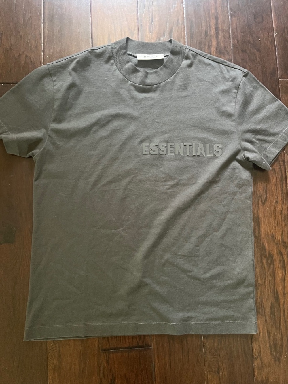 ESSENTIALS T-SHIRT size small